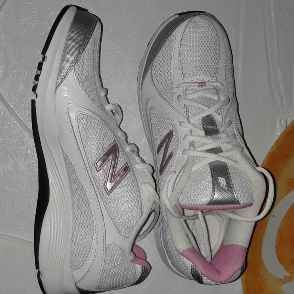 NEW BALANCE 496 WALKING SHOES NWOT US Sz 11 EU 41
